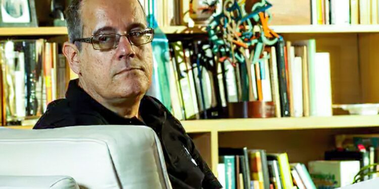 Escritor Paulo Henriques Britto é o mais novo acadêmico da ABL