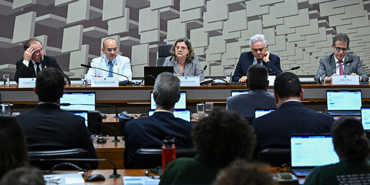 Debate demonstra resistência a Exame de Proficiência em Medicina — Senado Notícias