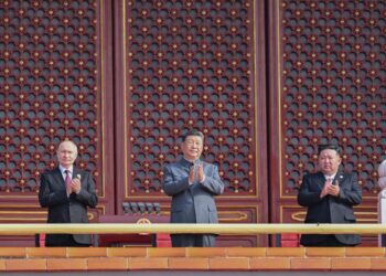 China faz desfile do Dia da Vitória e promete desenvolvimento pacífico
