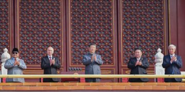 China faz desfile do Dia da Vitória e promete desenvolvimento pacífico