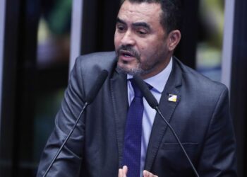 Alvo de investigação, governador do Tocantins é afastado do cargo
