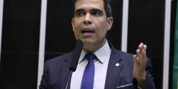 Deputado alvo da PF diz que destinou recursos para cesta básica