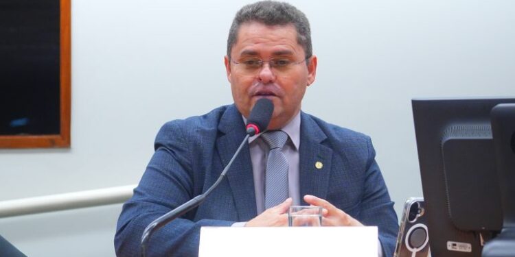 Comissão aprova regime prioritário para instalação de antenas em áreas rurais e vulneráveis – Notícias