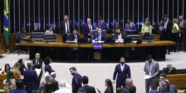 Câmara aprova nova regra de incidência tributária para serviços de guincho, guindaste ou içamento – Notícias
