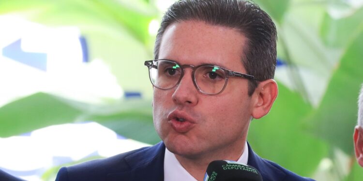 Motta pauta PEC que dificulta denúncias criminais contra parlamentares