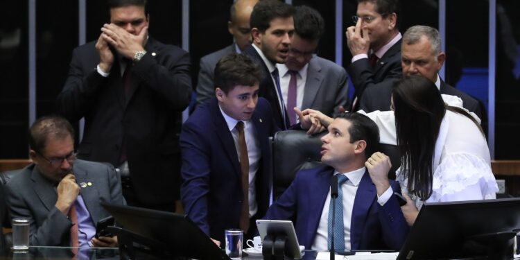 PEC da Blindagem se estenderá a deputados estaduais e distritais