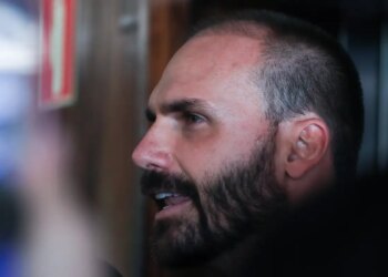 Moraes diz que Eduardo Bolsonaro está nos EUA para fugir da lei