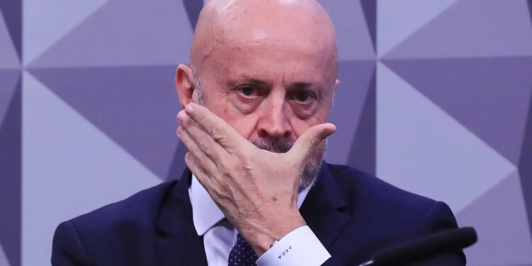 Mendonça vota para manter prisão de suspeitos por fraude no INSS