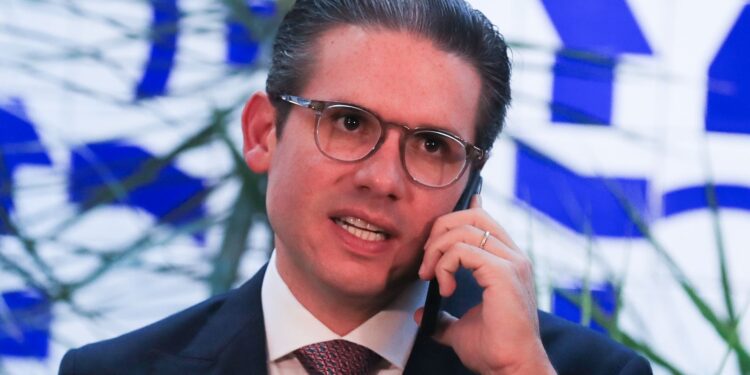 Motta: decisão que barrou Eduardo Bolsonaro em liderança foi técnica