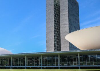 Projeto que derruba regras sobre aborto legal em crianças avança na Câmara