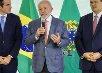 Lula discute pautas do governo em encontro com Motta e Alcolumbre