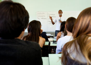 Sancionada lei que cria Carteira Nacional de Docente — Senado Notícias