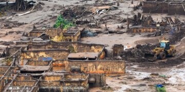 Pescadores atingidos por queda de barragem do Fundão recebem benefício