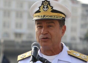 Fux vota pela absolvição de ex-comandante da Marinha, Almir Garnier