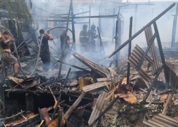 Mais de 15 moradias são atingidas por incêndio em Cubatão