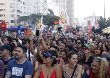 Ato no RJ com Caetano, Chico e Gil repudia anistia e PEC da Blindagem