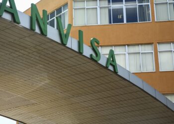 Anvisa suspende ampolas de glicose e importação de radiofármacos