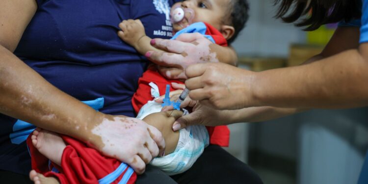 Casos de coqueluche crescem e provocam internações e mortes