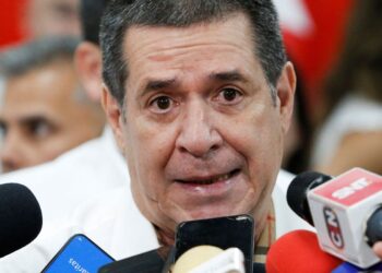 EUA suspendem sanções contra ex-presidente do Paraguai Horacio Cartes