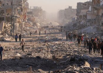 Moradores de Gaza voltam para casas destruídas