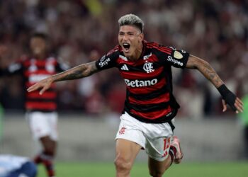 Carrascal decide e Flamengo fica em vantagem na semi da Libertadores