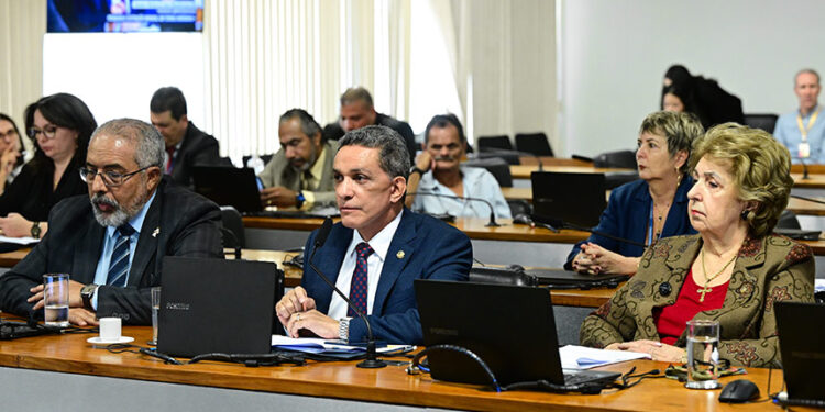 CE analisa inclusão de saberes indígenas e quilombolas no ensino técnico — Senado Notícias