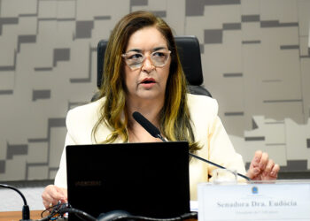 Subcomissão debate na terça financiamento para vacina contra o câncer — Senado Notícias