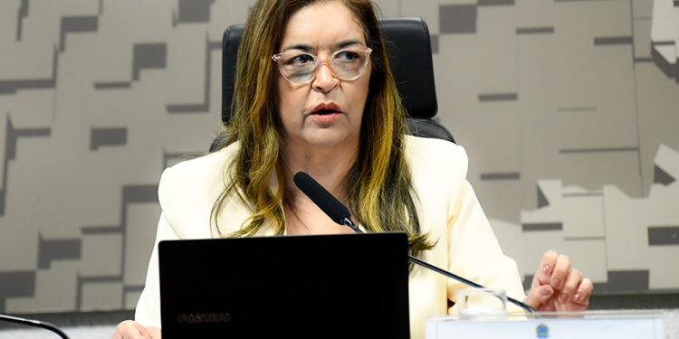 Subcomissão debate na terça financiamento para vacina contra o câncer — Senado Notícias