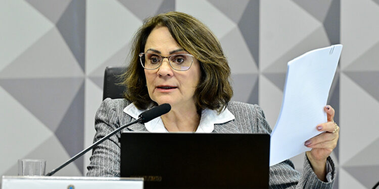 CE debate projeto que proíbe alterações e adaptações no texto da bíblia — Senado Notícias