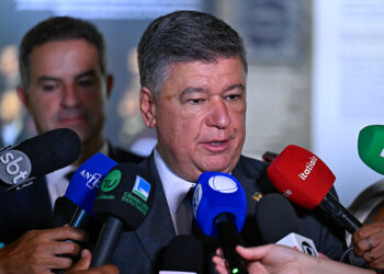 Carlos Viana afirma que depoente não consegue explicar enriquecimento — Senado Notícias