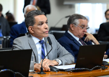 CAE aprova projeto que veda congelamento de gastos do INPI — Senado Notícias