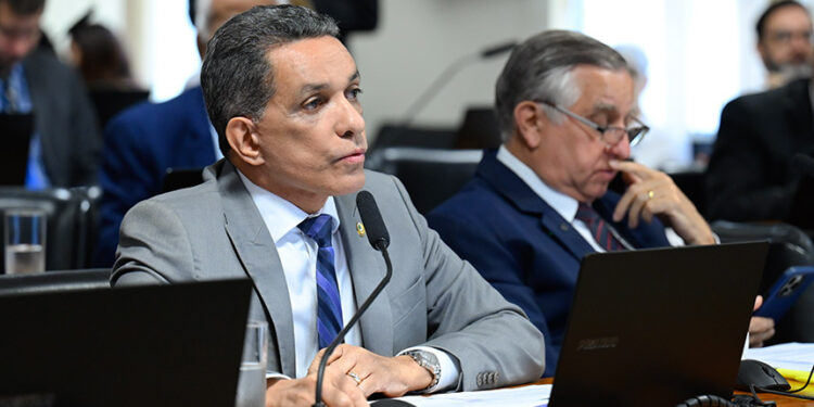CAE aprova projeto que veda congelamento de gastos do INPI — Senado Notícias