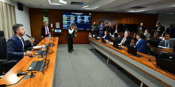 CI vai debater limite para preço pago por distribuidoras pela energia de Itaipu — Senado Notícias