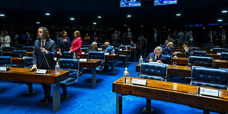 Senado ratifica atualização de acordo internacional sobre tráfego marítimo — Senado Notícias