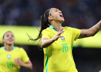 Com uma a menos, seleção feminina vence amistoso contra Inglaterra