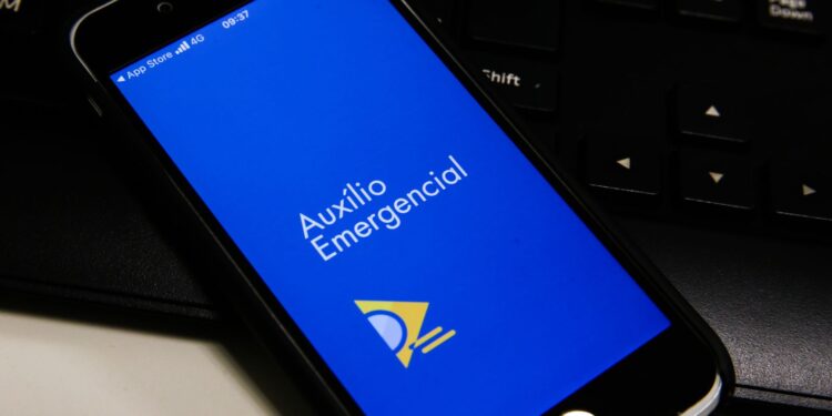 Auxílio emergencial: 177 mil famílias devem devolver valores indevidos