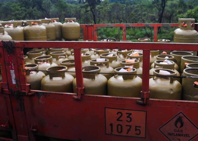 Beneficiários com NIS final 4 recebem Auxílio Gás nesta quinta-feira