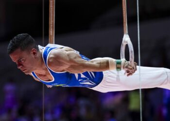 Caio Souza fica no top 10 do individual geral do Mundial de Ginástica