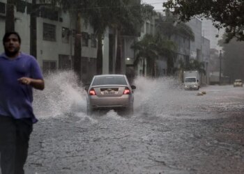 Defesa Civil emite alerta severo de temporal para capital paulista