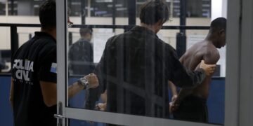 Ministros farão reunião de emergência com Castro nesta quarta-feira