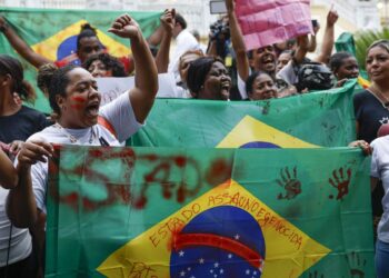 Moradores do Alemão e da Penha protestam contra mortes em operação