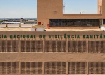 Anvisa proíbe lote falso de chá e suplementos inseguros para o consumo