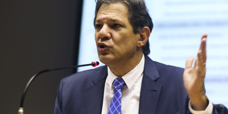 Medidas de corte de gastos serão inseridas em novo projeto, diz Haddad