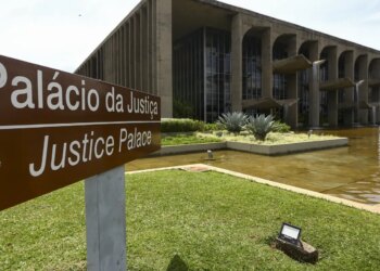 Ministério diz ao STF que já tomou medidas para intimar Figueiredo