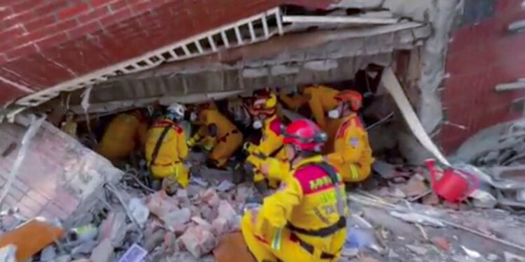 Forte terremoto de magnitude 7,4 atinge Filipinas