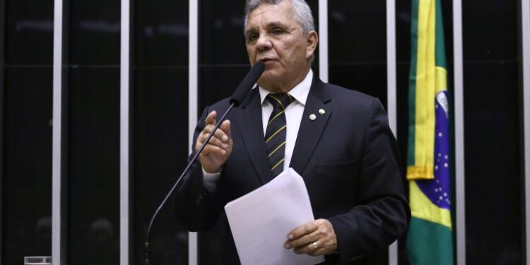 Câmara aprova regras para destinar imóveis de origem ilícita ao uso social em comunidades – Notícias