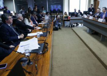 Haddad diz que cortar benefícios tributários é combater privilégios