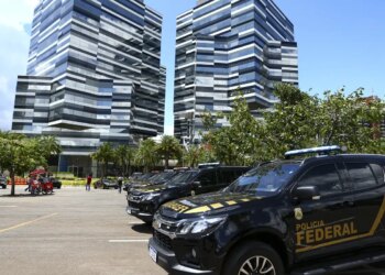 PF quer investigar entrada de ex-assessor de Bolsonaro nos EUA