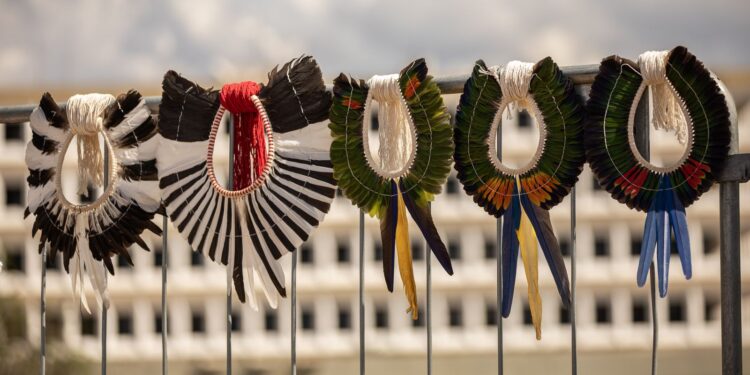 Indígenas fazem ato no STF e defendem derrubada do marco temporal