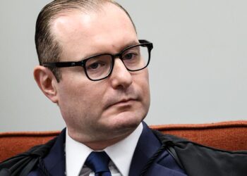 Zanin vota contra desoneração, mas mantém acordo para compensação